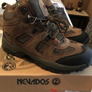 Men’s camel  Hiking Boots 9.5 Wide